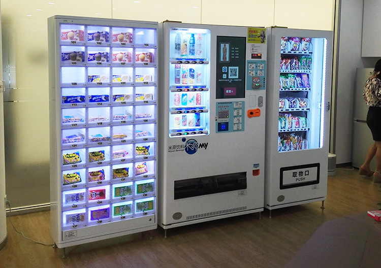 Como Vending & Locker Integrated Machine Easy Touch